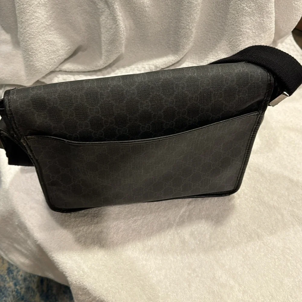 Gucci Black Messenger Bag - Picture 3 of 12